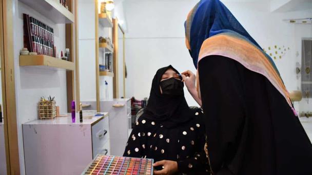 Las mujeres llevan retraso en todos los objetivos del milenio, advierte informe de la ONU