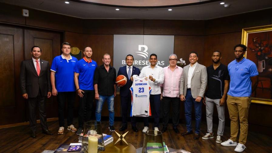 Selección Nacional de Baloncesto Dominicano visita Banreservas