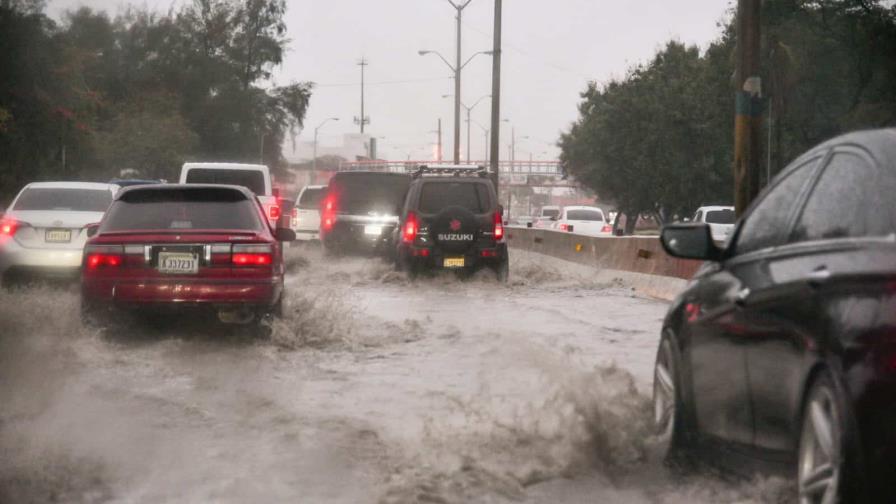 Lluvias provocan inundaciones en el Gran Santo Domingo y trastornos en el tránsito