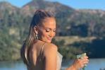 Jennifer López festeja su cumpleaños con sensuales fotos en Instagram Jennifer López festeja su cumpleaños con sensuales fotos en Instagram
