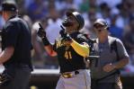 Carlos Santana la vuelve a sacar y los Piratas superan a Padres Carlos Santana la vuelve a sacar y los Piratas superan a Padres