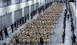 El Salvador pasa una ley para procesar en grupo a los pandilleros y aumentar las penas de cárcel