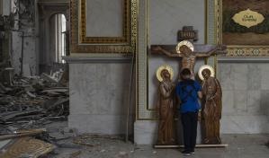 Los ciudadanos de Odesa reconstruyen la ciudad en medio de la ira y el coraje