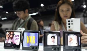 Samsung presenta en Seúl sus nuevos teléfonos móviles plegables, más ligeros y compactos