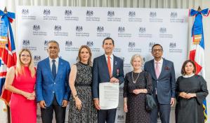 Reconocen a Roberto Herrera como "Miembro Honorario de la Orden del Imperio Británico"