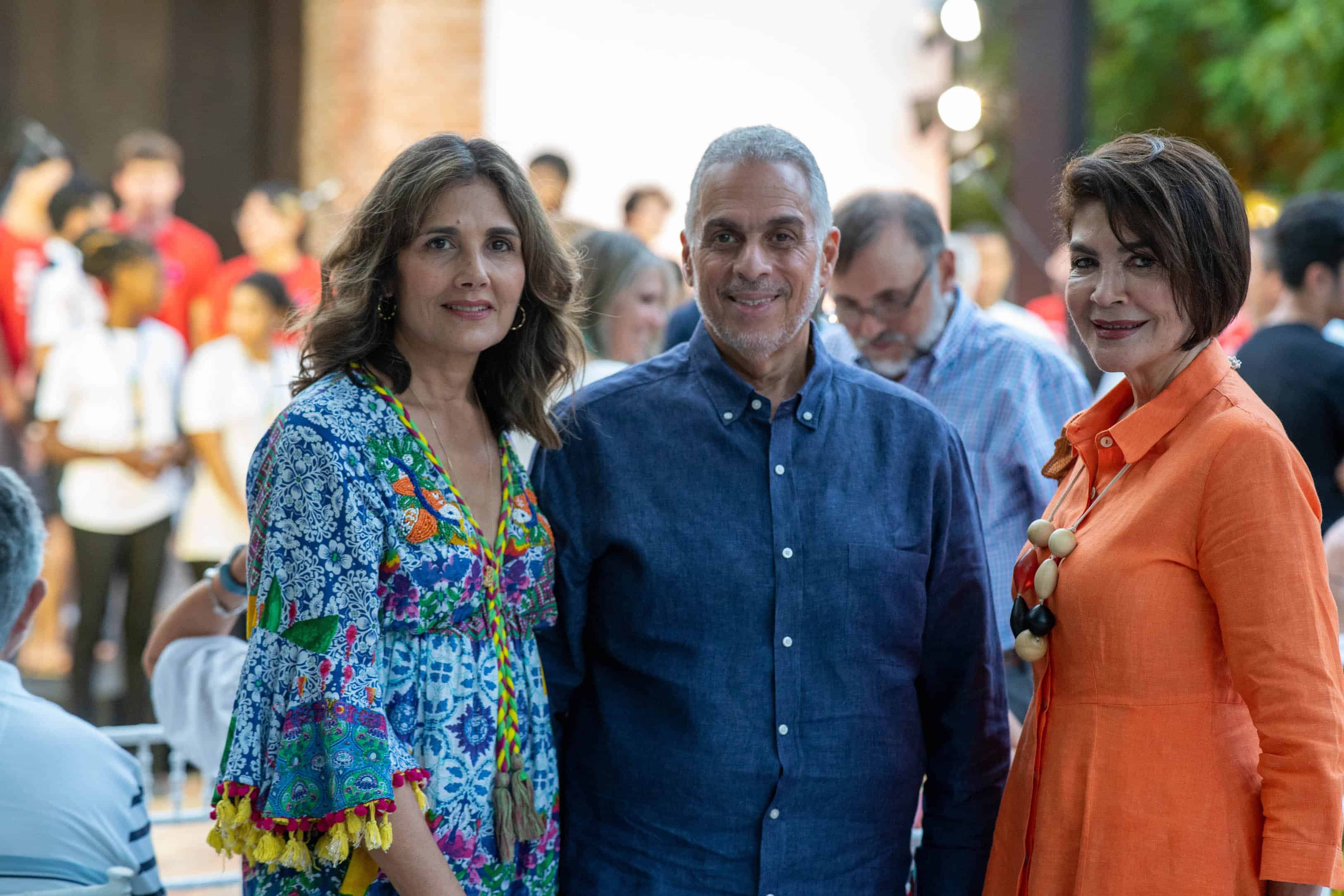 Patricia de Moya, Nabij Khoury y Marianela de Arredondo.