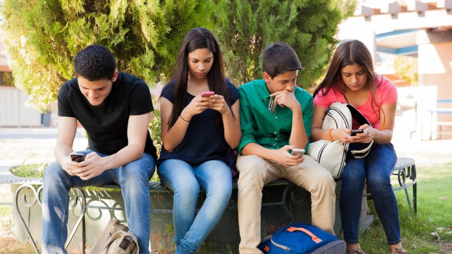 Unesco: prohibir los teléfonos móviles en las escuelas mejora el rendimiento