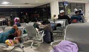 Pasajeros de JetBlue denuncian tienen tres días varados en aeropuerto de Puerto Plata