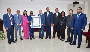 Senado de la República reconoce al merenguero Kinito Méndez 