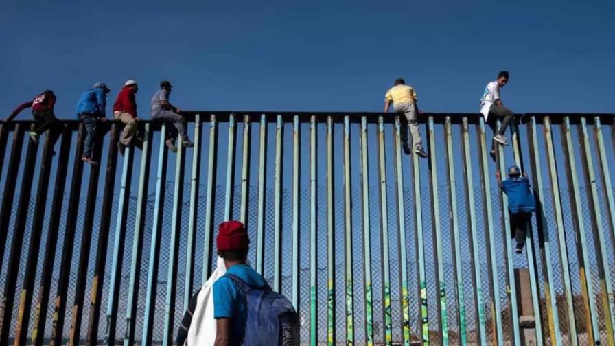 México afirma que la migración hacia EE.UU. bajó un 50 % tras el fin del Título 42