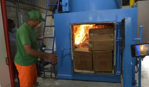 Autoridades incineran 6.4 millones de unidades de cigarrillos, clerén y medicamentos decomisados