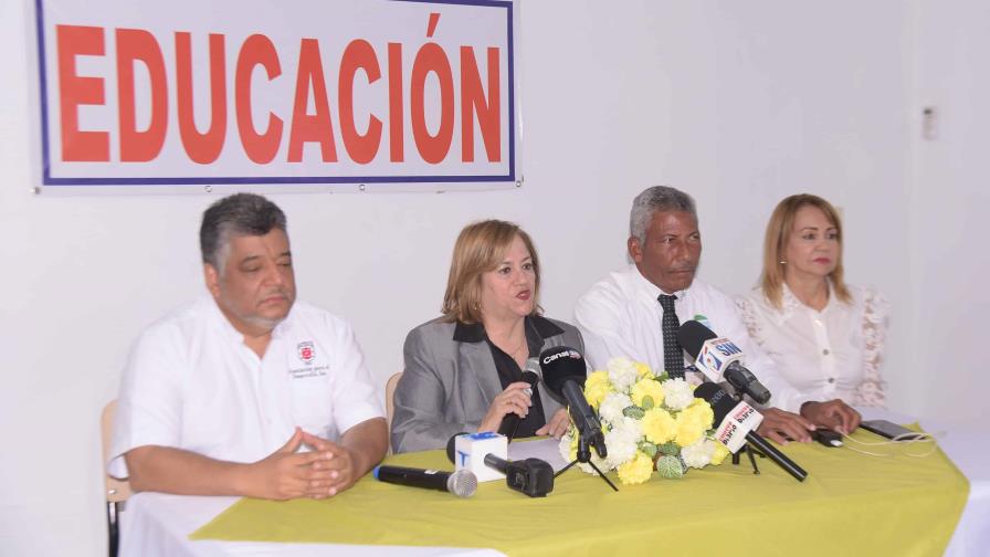 Educación garantiza no dejará un solo niño fuera de las escuelas en Santiago