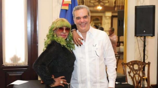 Homenaje a la tradición, presidente Abinader otorga Medalla al Mérito Civil a ocho músicos típicos