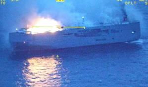 Muere tripulante tras incendiarse barco en el Mar del Norte; hay varios heridos