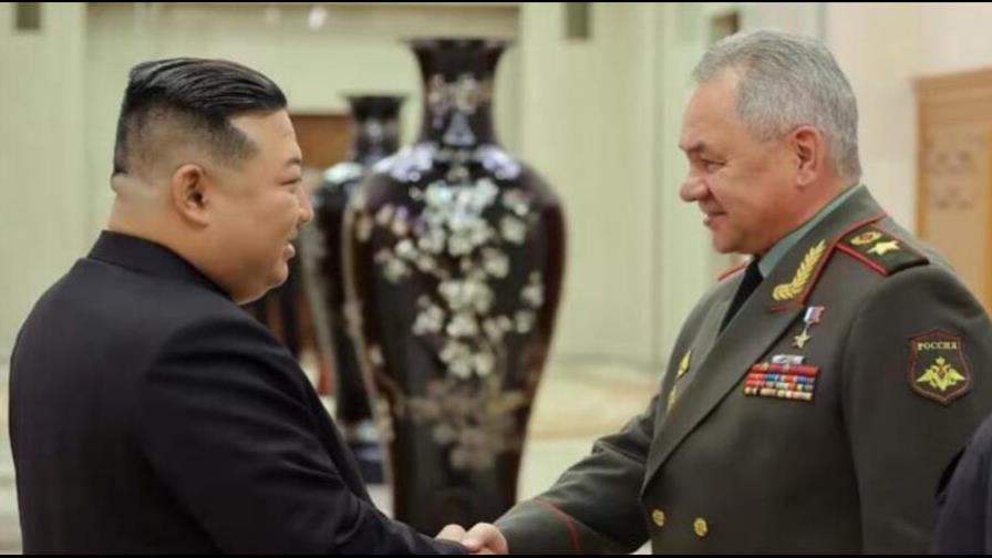 Kim Jong-un habla con ministro de Defensa ruso en Pionyang de seguridad regional y global