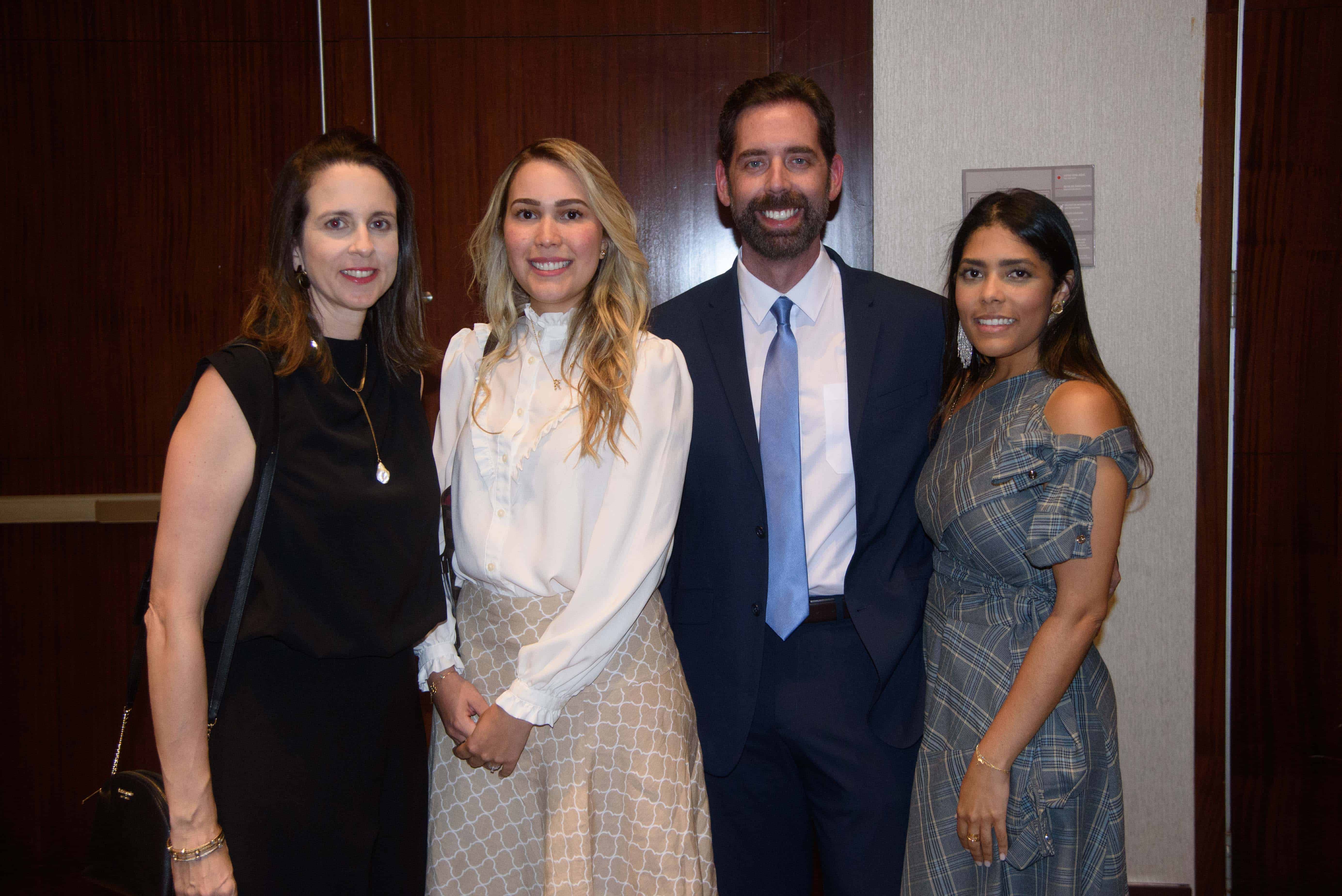 <font style=vertical-align: inherit;><font style=vertical-align: inherit;>Aimee Prieto, Rachel Cortés, Scott Clausen y Alexandra Zapata.</font></font>