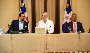 Presidente Luis Abinader realiza primera firma digital de un decreto