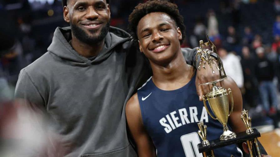 LeBron James dice que su familia está bien y sana tras paro cardíaco de su hijo Bronny