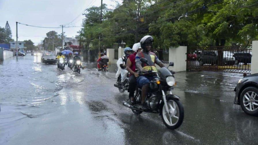 El Distrito Nacional y 14 provincias en alerta por lluvias; reportan inundaciones urbanas