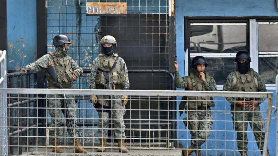 Liberan al último grupo de guardias carcelarios retenidos en prisiones de Ecuador