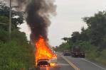 Mecánico ileso tras incendio de automóvil en El Seibo Mecánico ileso tras incendio de automóvil en El Seibo