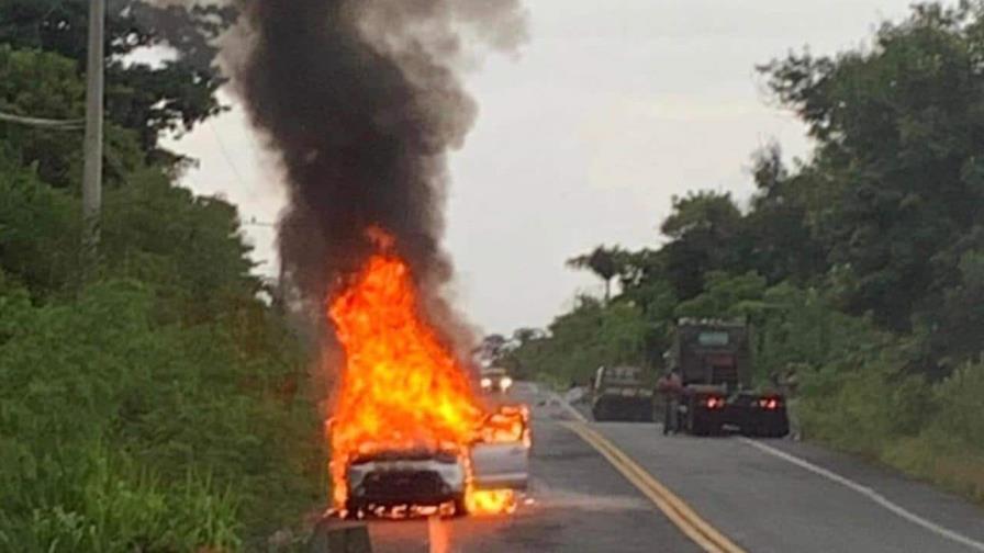 Mecánico ileso tras incendio de automóvil en El Seibo