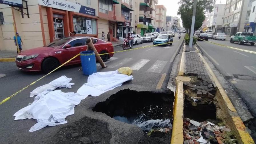 Socavón en avenida Las Carreras de Santiago reparado