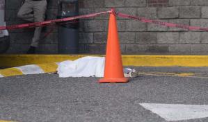 Mujer que se lanzó de plaza comercial actuó sola