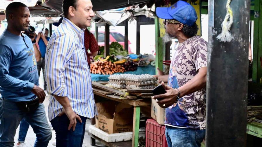 Abel conversa con ciudadanos en mercado Simón Bolívar sobre el alza de la comida Abel conversa con ciudadanos en mercado Simón Bolívar sobre el alza de la comida