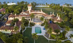 Trump es acusado de pedirle a empleado borrar grabación en caso de documentos confidenciales