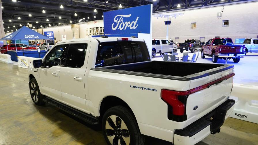 Ford retira más de 870,000 camionetas F-150 en EE.UU. por defecto en frenos