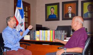 Efemérides Patrias dona cientos de libros a entidades y activistas