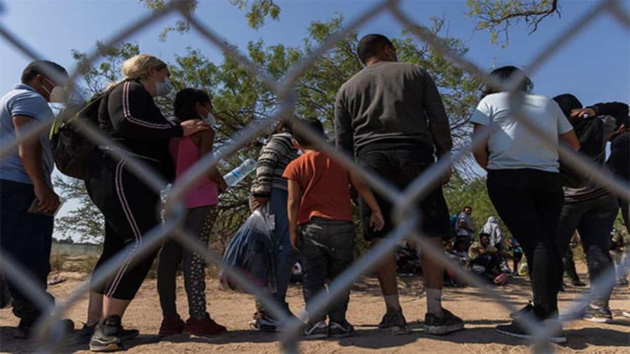 EE.UU. anuncia que aceptará peticiones de asilo de migrantes que ya estén en México