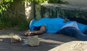 Encuentran hombre sin vida en parque de San Pedro de Macorís