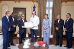 Presidente Abinader entrega reconocimiento a la Conferencia del Episcopado Dominicano Presidente Abinader entrega reconocimiento a la Conferencia del Episcopado Dominicano