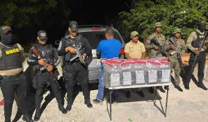 Ocupan 100 paquetes de droga dentro de una yipeta en Barahona y apresan a uno de los supuestos responsables