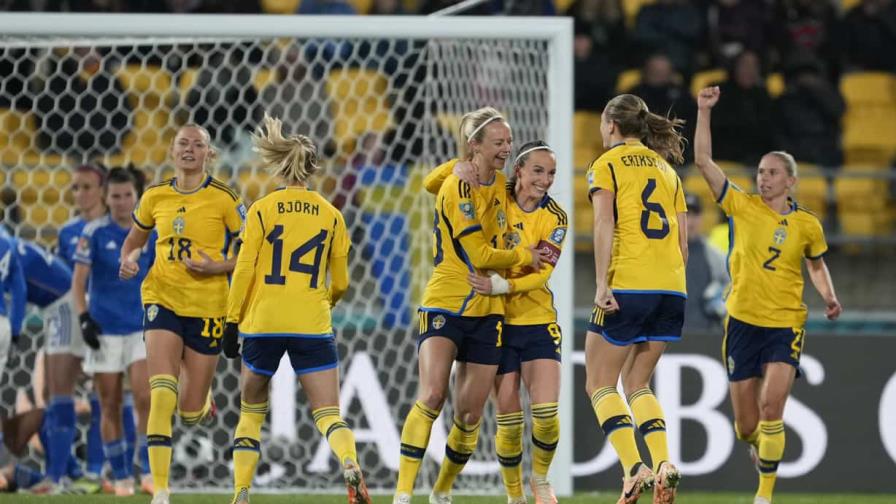 Suecia avanza a octavos del Mundial tras golear a Italia con doblete de Ilestedt
