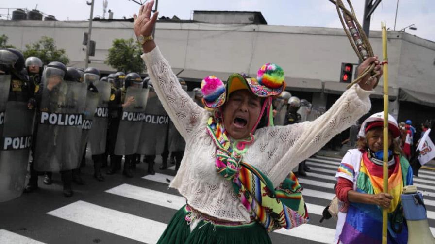 Los peruanos convierten su Fiesta Nacional en jornada de protestas contra actual gobierno