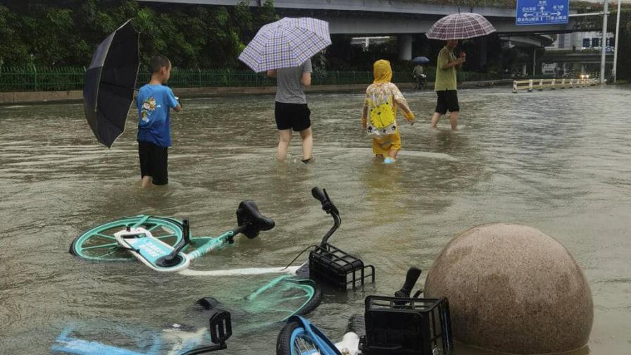 En China, el tifón Doksuri pone en alerta roja al país