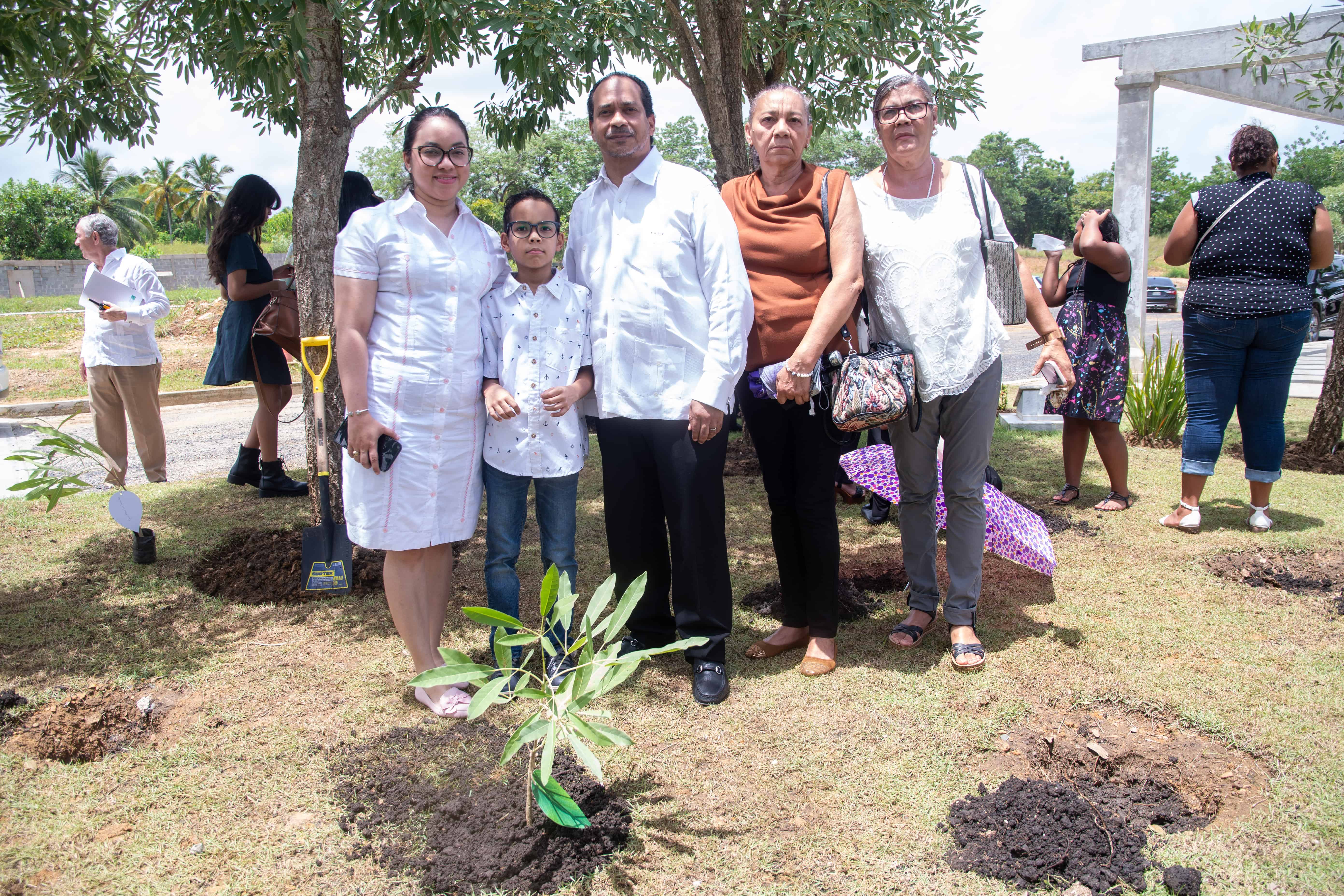 Erika Then, Carlos Germán Then, Eduard Núñez, Estela Arias y Alejandrina Arias.