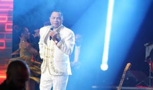 Noche de éxitos y gratitud, Joe Veras festeja su trayectoria musical y homenajea a los padres en el hotel Jaragua