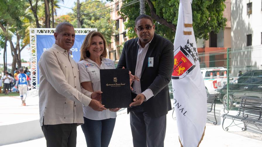 Promueven reelección de Carolina Mejía en reinauguración de parque en Villa Juana