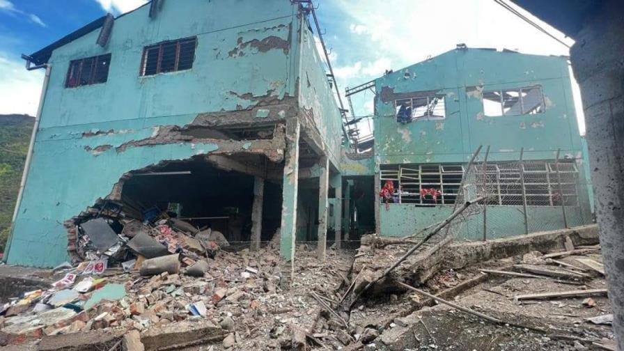Bomba destruye escuela donde estudió vicepresidenta colombiana y obliga a suspender clases