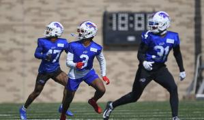 Hamlin deja de lado los temores y entrena con hombreras por primera vez con los Bills