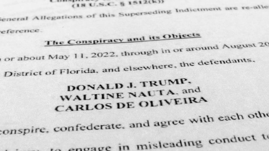 Coacusado en caso Trump por documentos secretos tiene audiencia en la corte