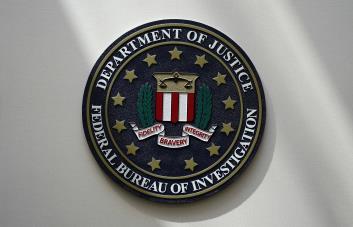 Panel: FBI debería limitar uso de datos de espionaje a extranjeros