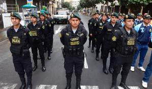 El Gobierno peruano alerta de un déficit de 40,000 policías y busca reclutar a ninis