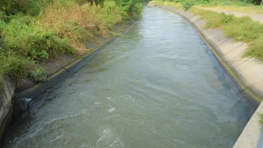 Recuperan el cadáver de una mujer en un canal de riego en Villa González