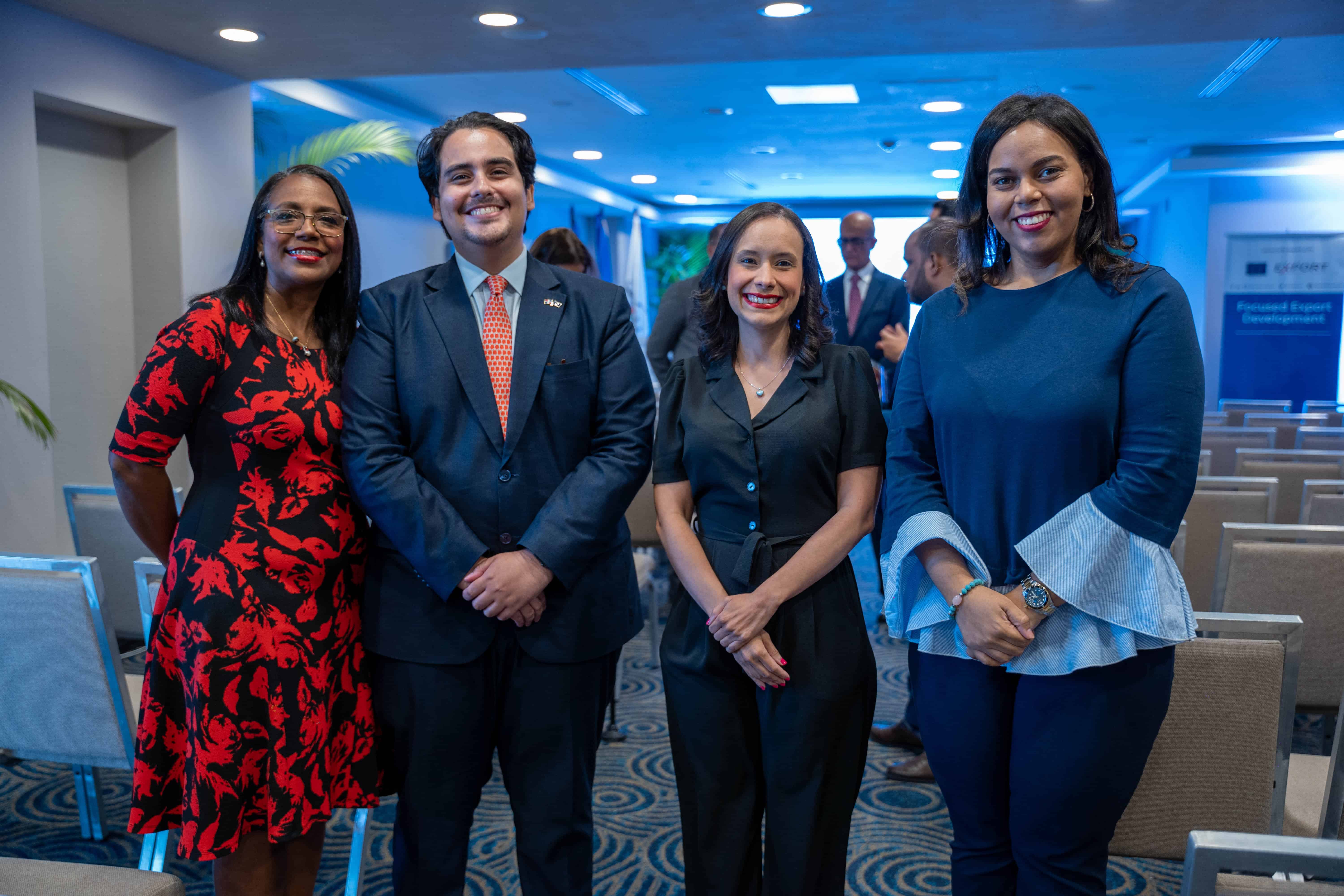  Patria Matos, Jean Marco Pou, Ilena Rosario y Wendy Sosa.