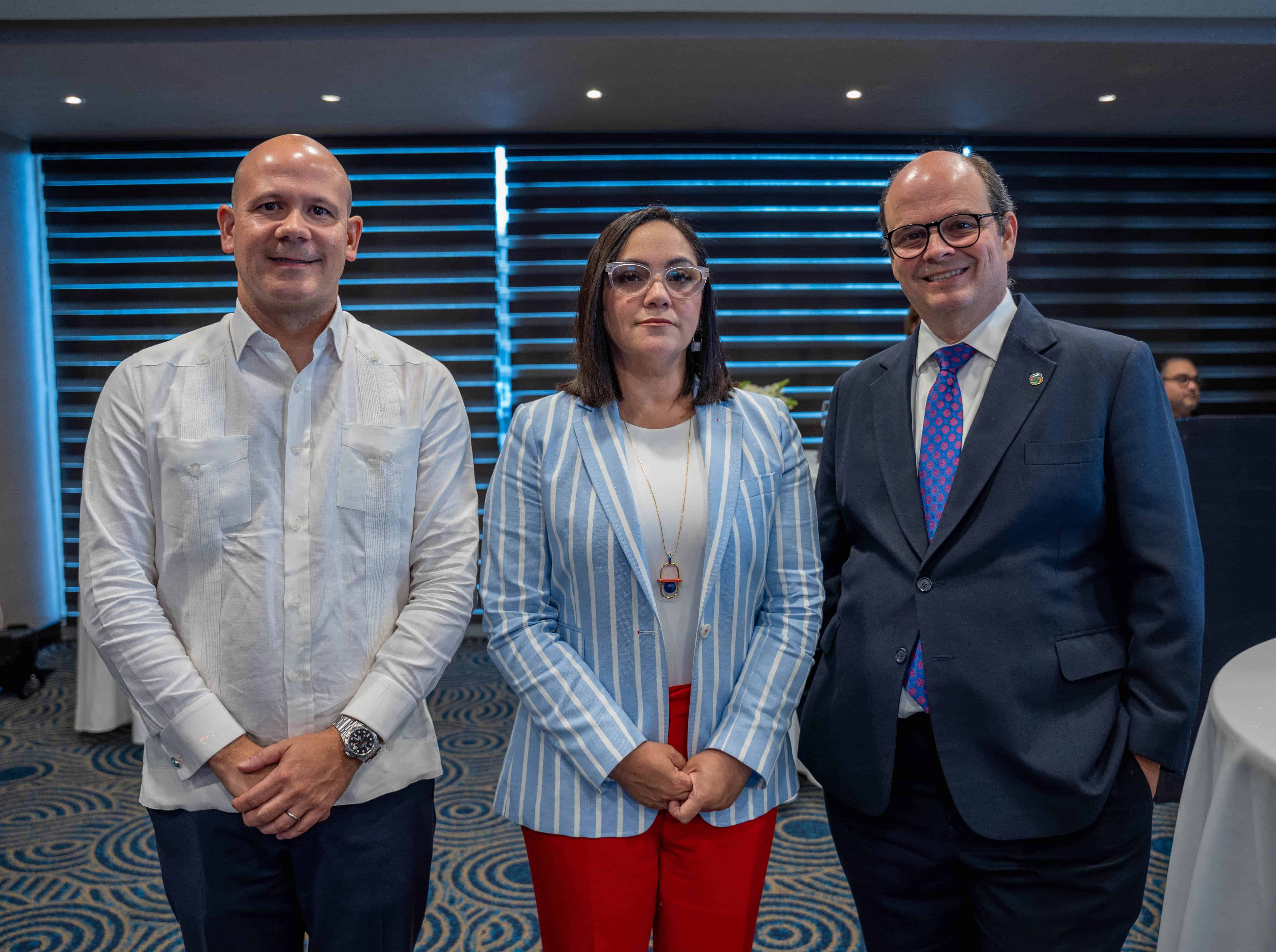 Jaime Licairac, Elizabeth Mena y Antonio Ramos.